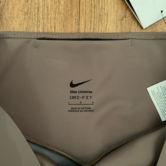 NWT Nike Universa Medium Support High-Waisted Pocket Leggings - Picture 7 of 14